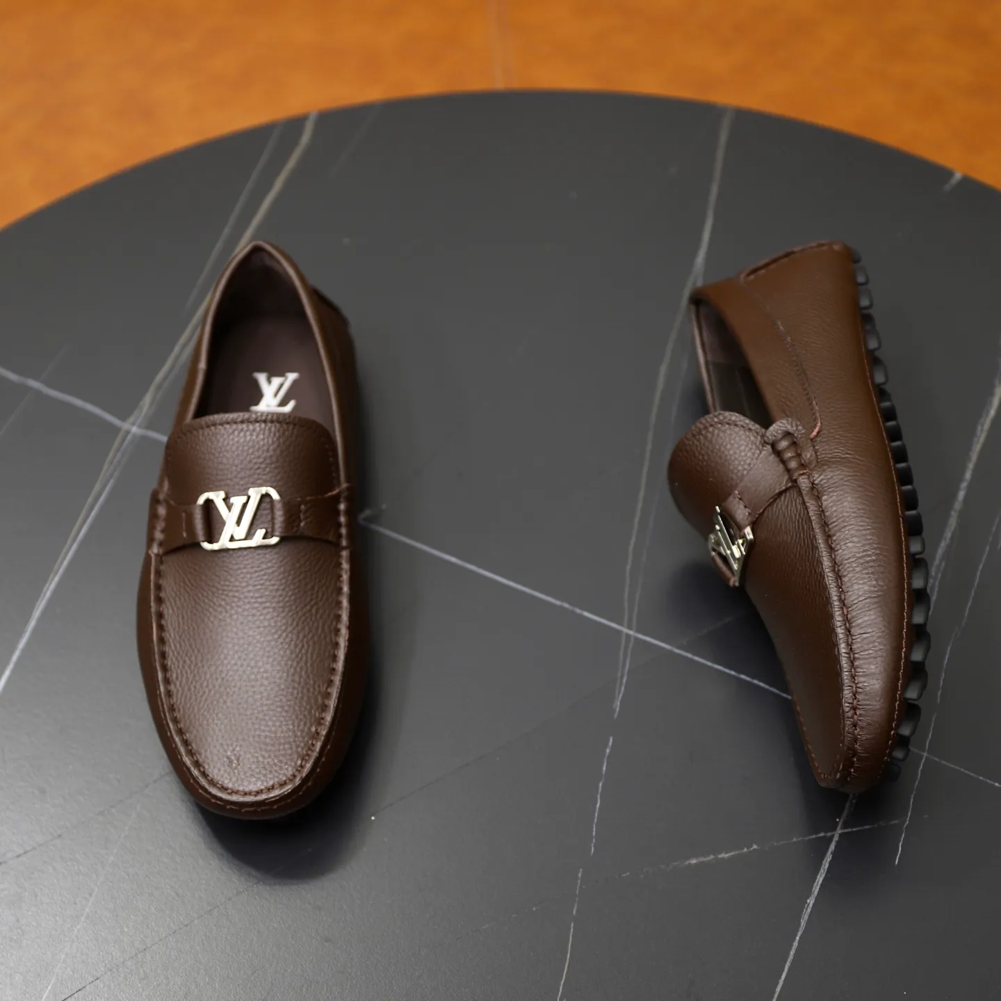 Ex-factory price: 480💰【LV】Louis Vuitton ⚠️High-end men’s driving and pedal series ⚠️38-44 (customized for 45) ⚠️All original cowhide leather! Thick and soft! Made entirely of calfskin lining! The latest non-slip beanie sole! Three-dimensional package technology! Fashionable and classic! Handicrafts! Original high quality! Feel free to compare!